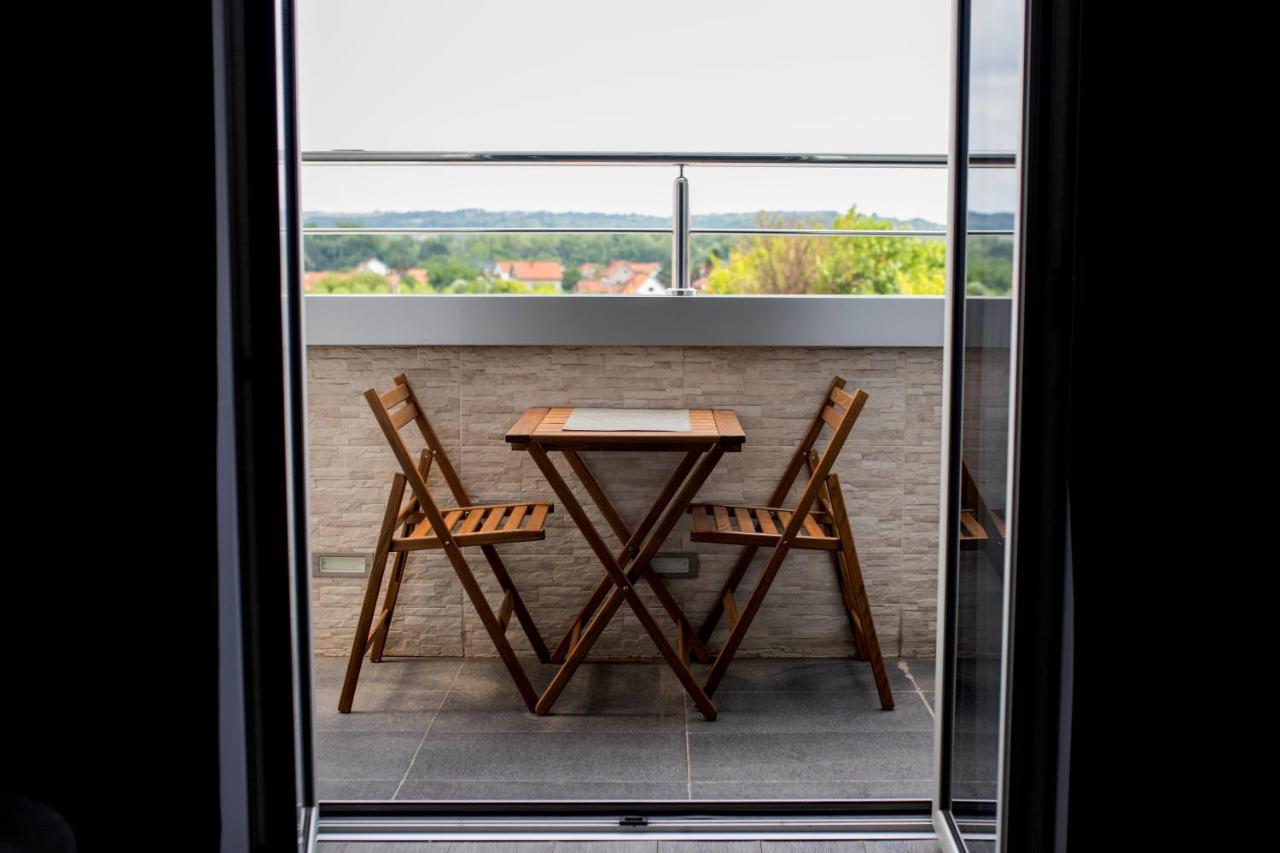 Ring Inn Apartments Obrenovac  エクステリア 写真